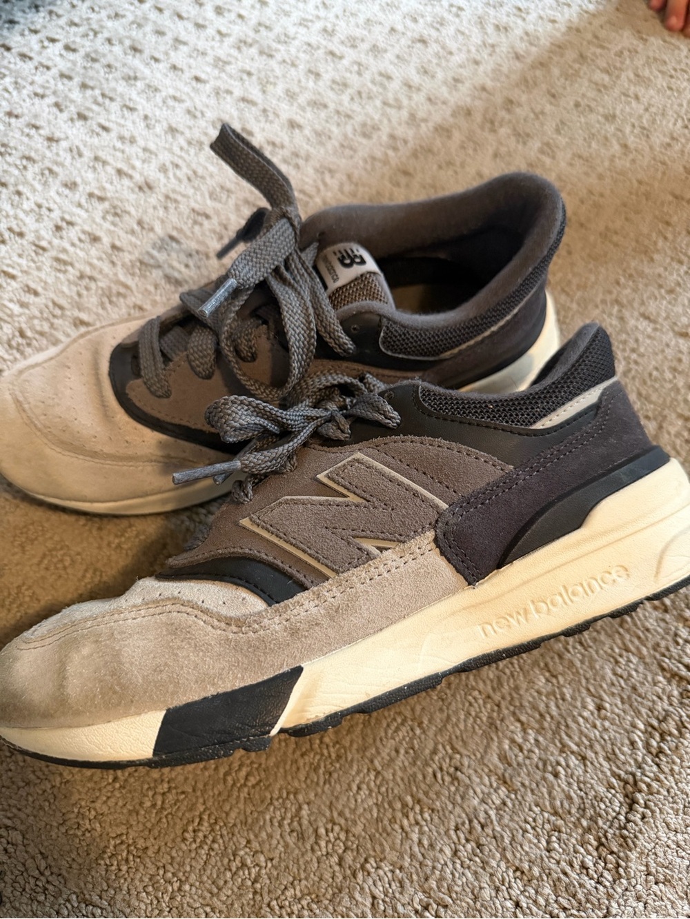 Kids New Balance Sneakers - Picture 4 of 6
